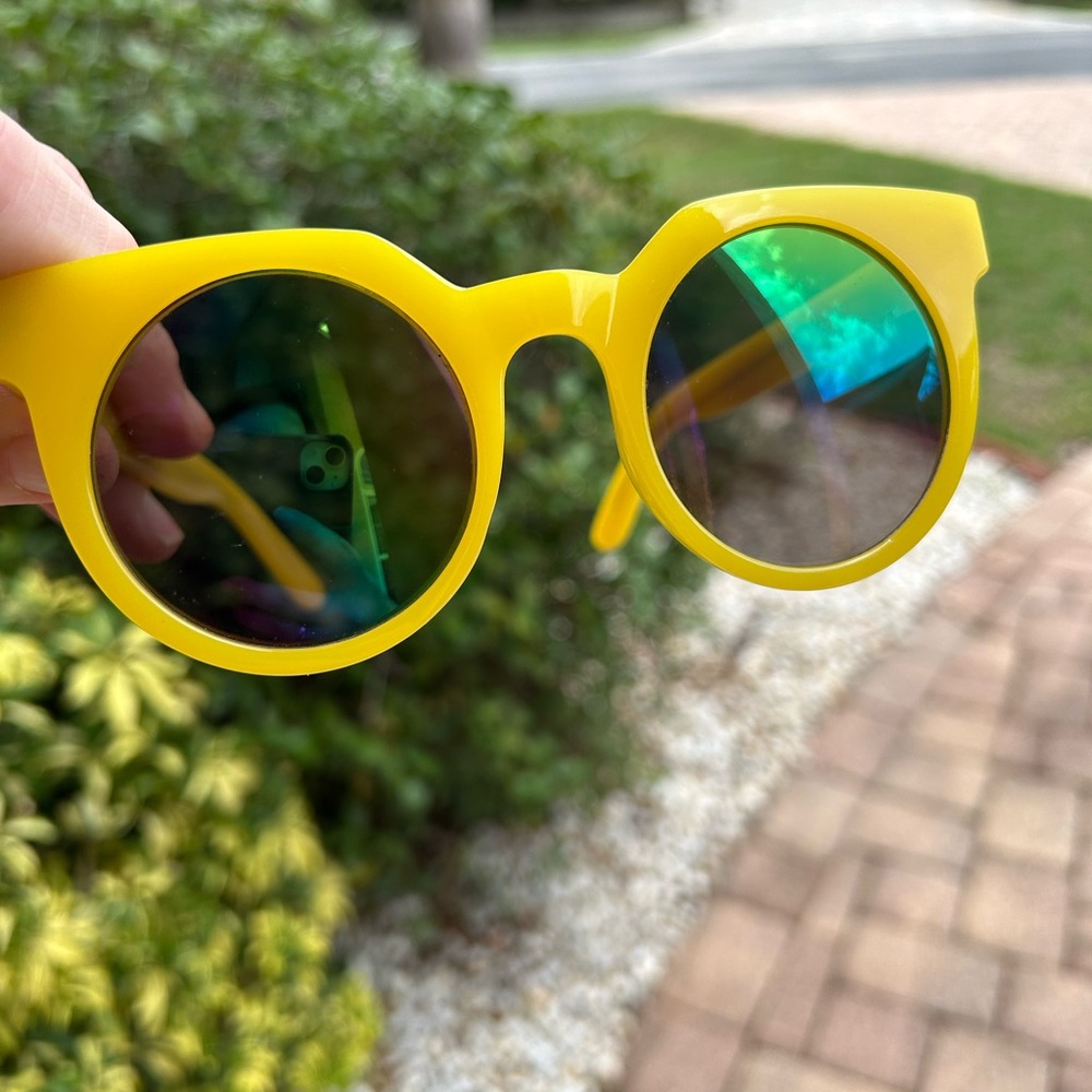 Quay Australia Yellow Frame Round Sunglasses Multicolor Lenses Frankie 3.3 NEW - Picture 7 of 16